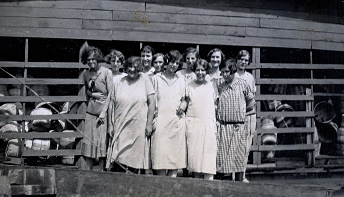 Women employed at Edgerton Basket Company